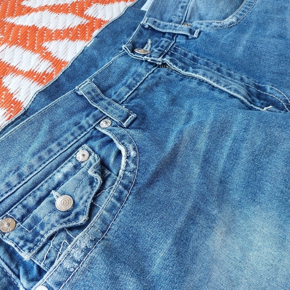 True Religion Cut-Off Jeans Shorts Men sz 36 Medium Fade - Picture 2 of 9